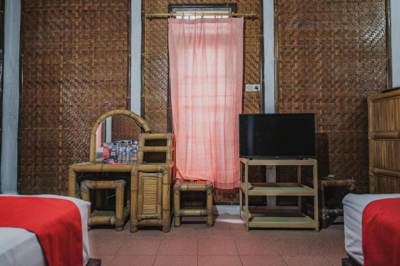 RedDoorz near Pantai Florida Anyer Hotel Serang Esterno foto