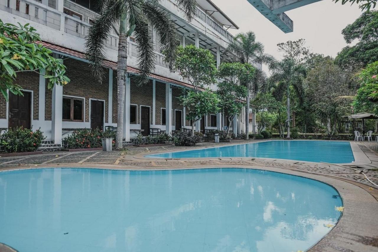 RedDoorz near Pantai Florida Anyer Hotel Serang Esterno foto