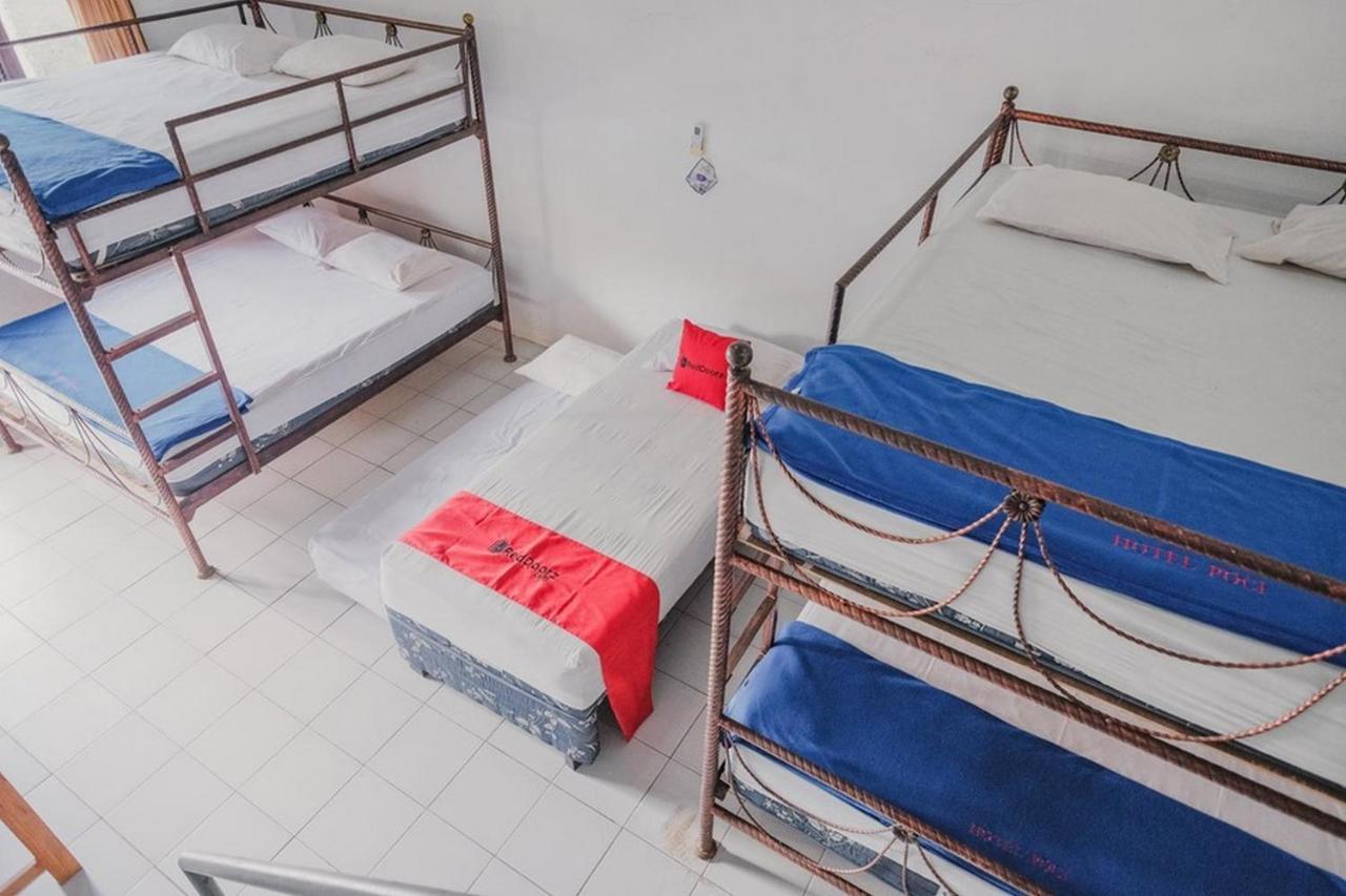 RedDoorz near Pantai Florida Anyer Hotel Serang Esterno foto