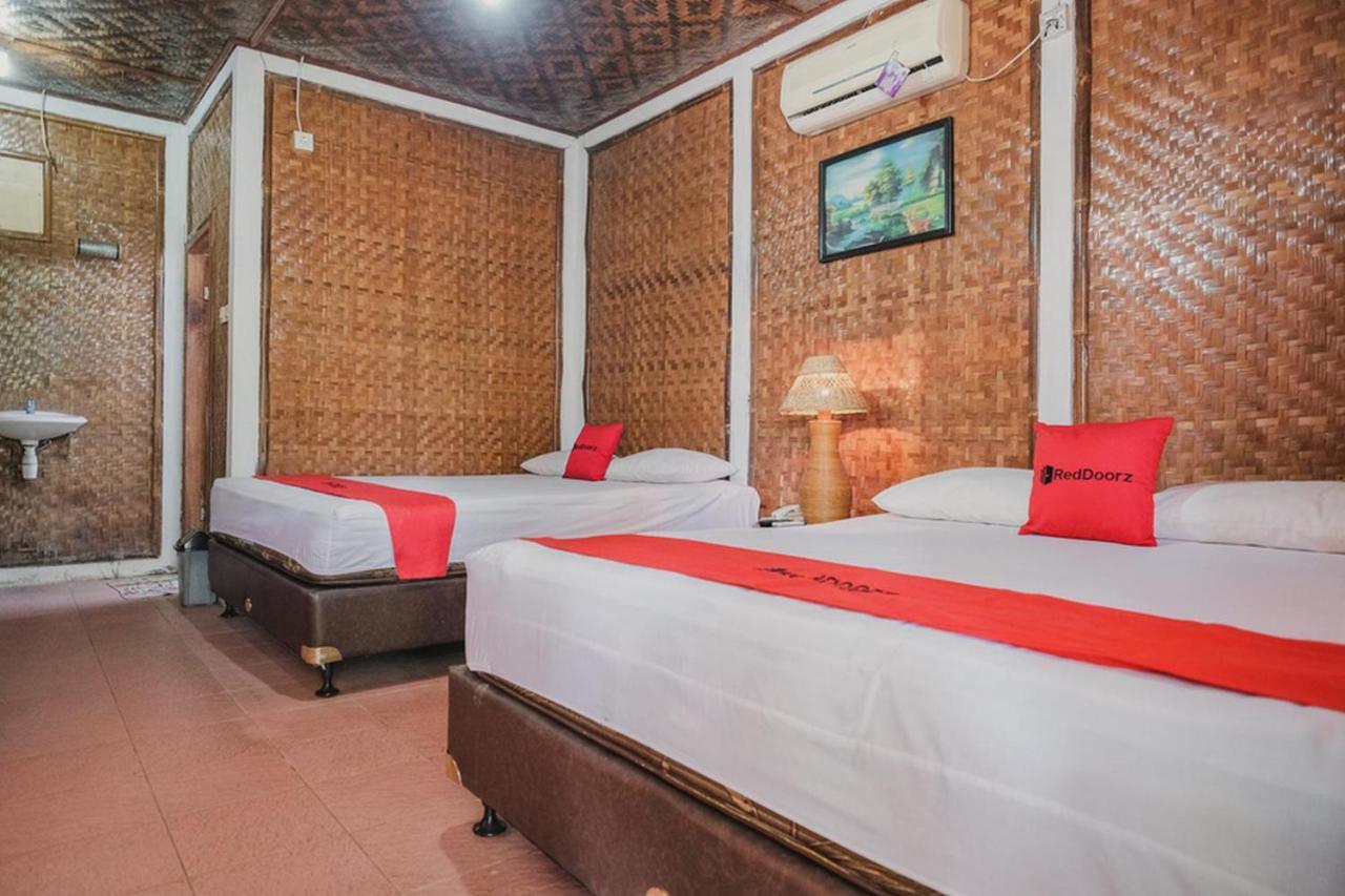 RedDoorz near Pantai Florida Anyer Hotel Serang Esterno foto
