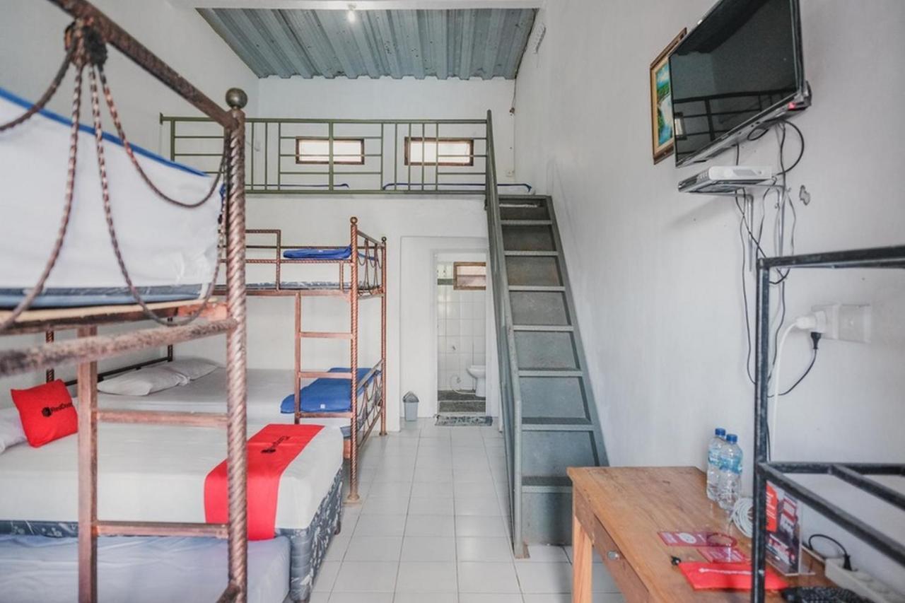 RedDoorz near Pantai Florida Anyer Hotel Serang Esterno foto