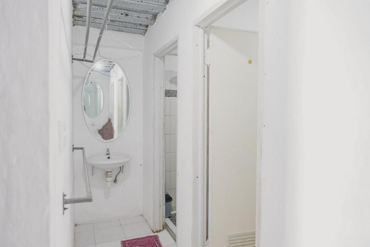 RedDoorz near Pantai Florida Anyer Hotel Serang Esterno foto