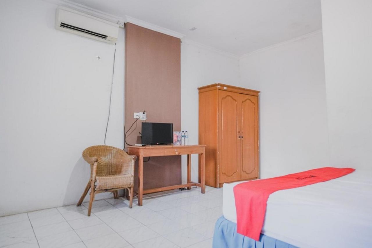 RedDoorz near Pantai Florida Anyer Hotel Serang Esterno foto